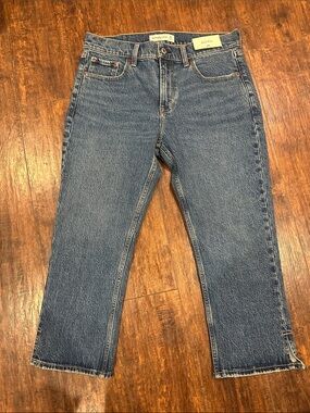 Abercrombie & Fitch Straight-Leg Jeans mid-rise in Medium Blue Wash